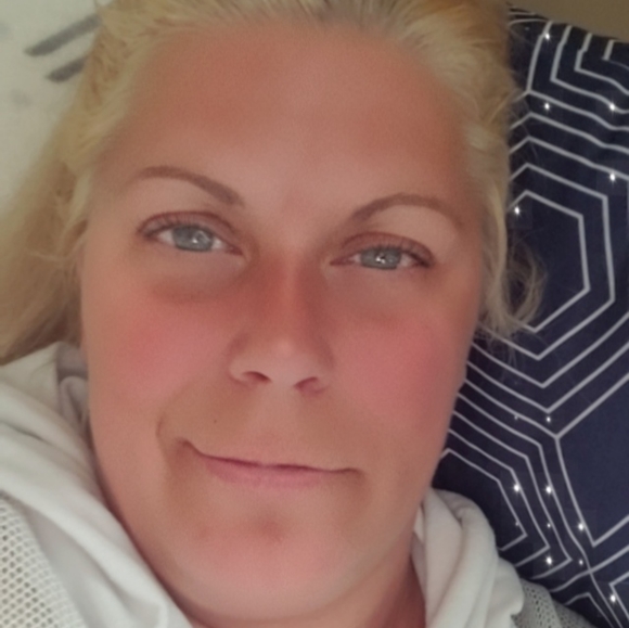 Meet your Posher, Crystal - Picture 2 of 3